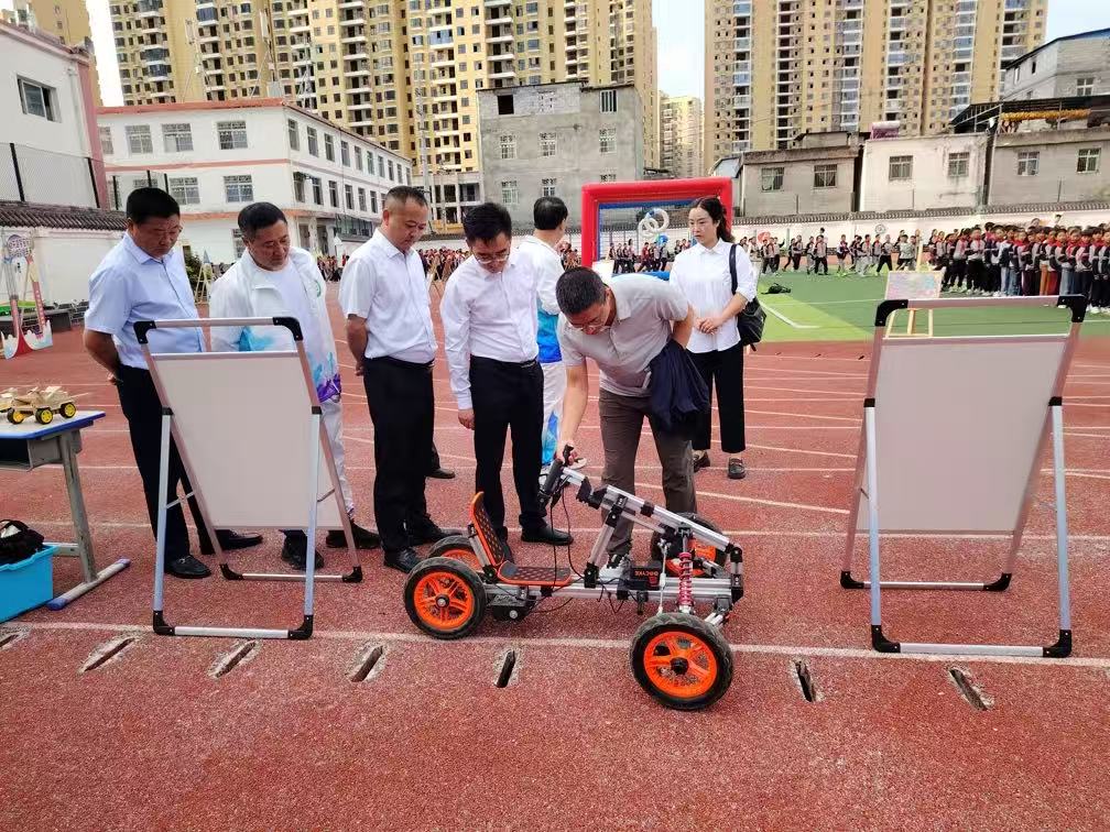 铭记历史,科技强国:越城镇中心校举行首届科技节启动仪式