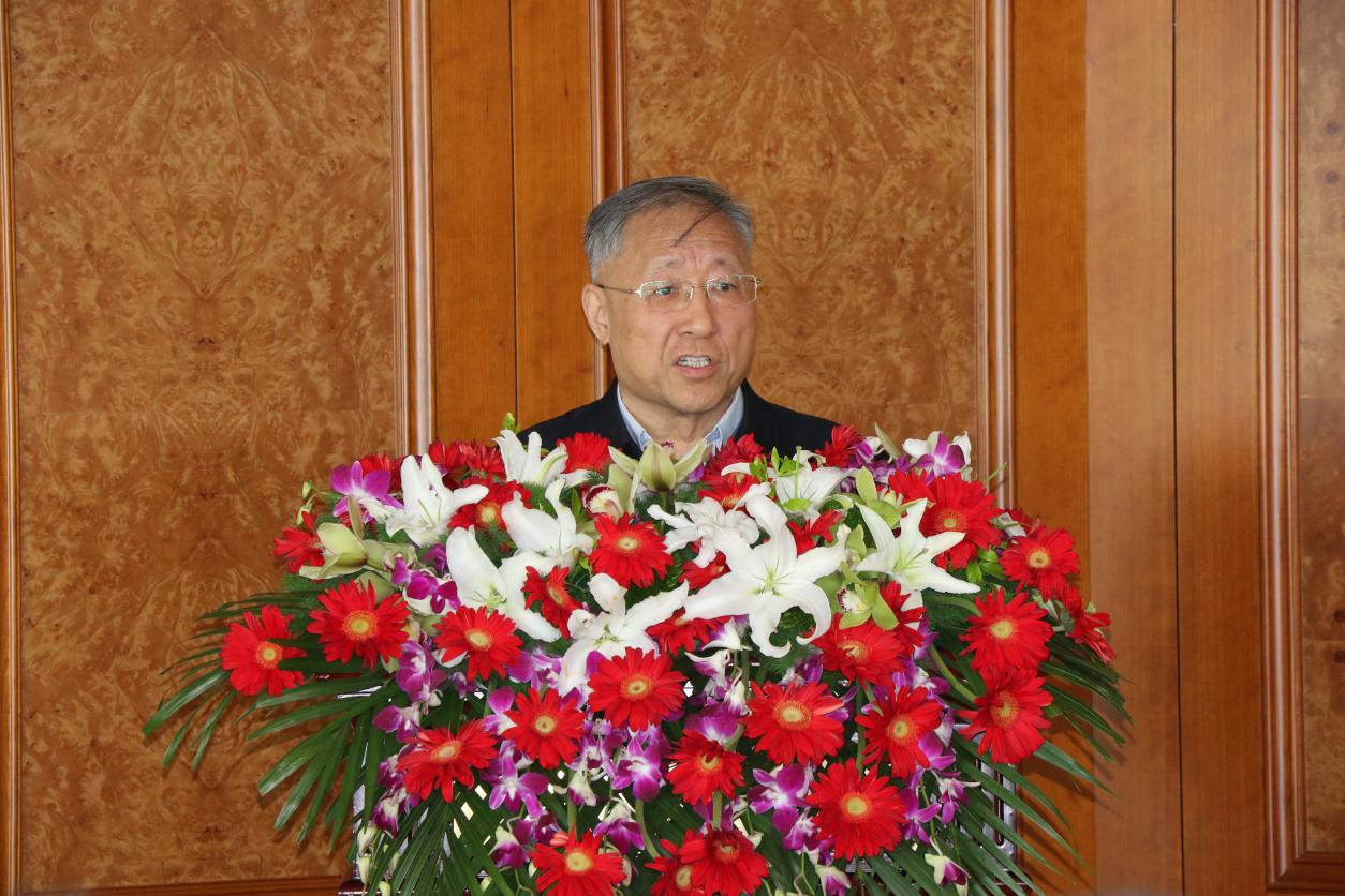 新疆麦盖提沙戈荒特大型新能源基地项目推介会成功举办 筑牢国家能源、粮食、生态三大安全 打造世界级绿色发展标杆