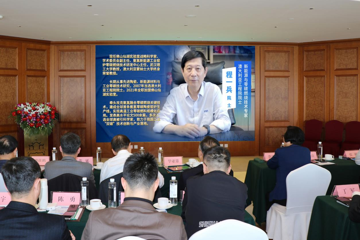 新疆麦盖提沙戈荒特大型新能源基地项目推介会成功举办 筑牢国家能源、粮食、生态三大安全 打造世界级绿色发展标杆