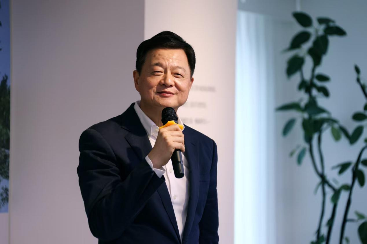 同根绘中华,同心向未来,“璀璨中华 大美无疆”-2026周锡玮(北京)艺术展正式开幕