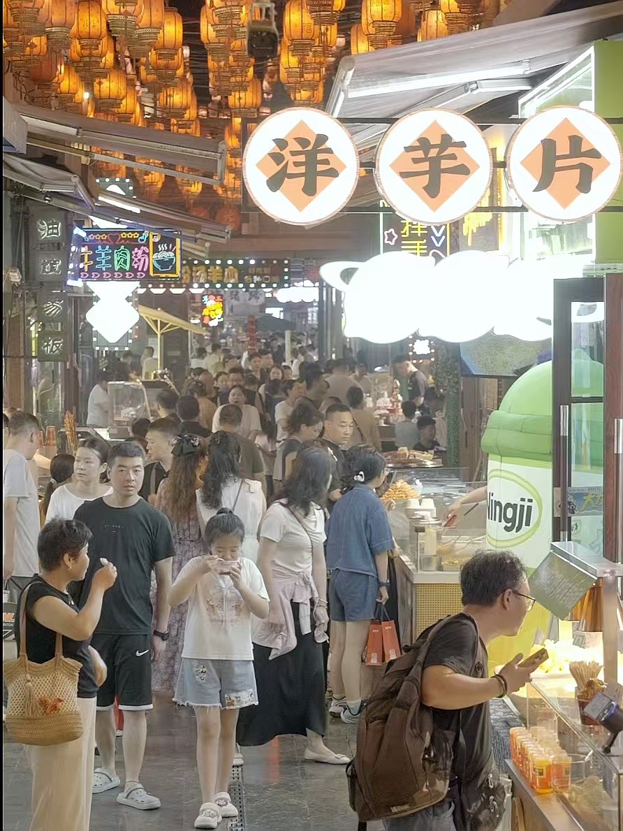 深耕国风文脉 扎根市井大地|亚视《华服中国行》专访艺术总监李馨(宝鸡专访纪实)
