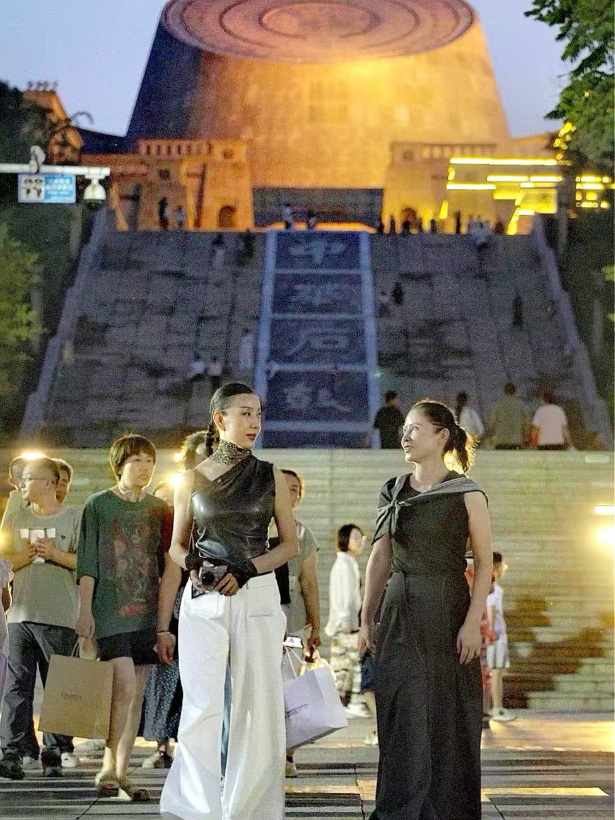 深耕国风文脉 扎根市井大地｜亚视《华服中国行》专访艺术总监李馨（宝鸡专访纪实）